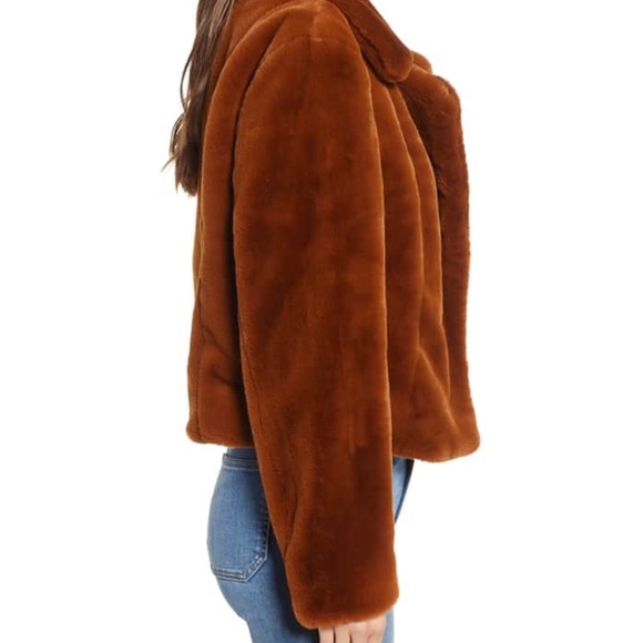 Cropped Faux Fut Jacket - Picture 3 of 6